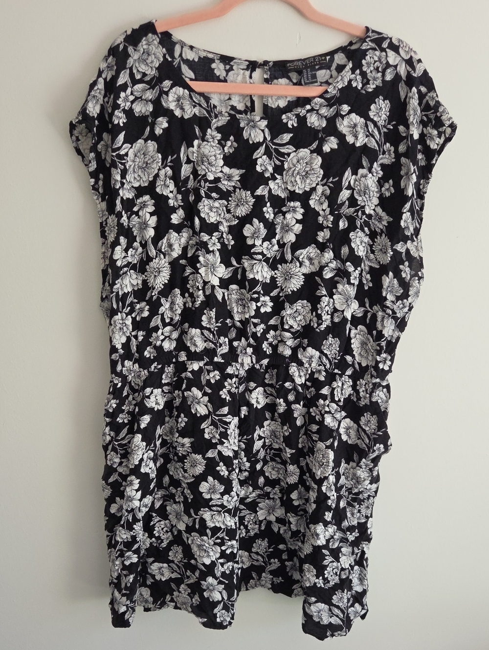 Forever 21 Plus Size 3X Black White Floral Short Dress Pockets Stretchy Waist